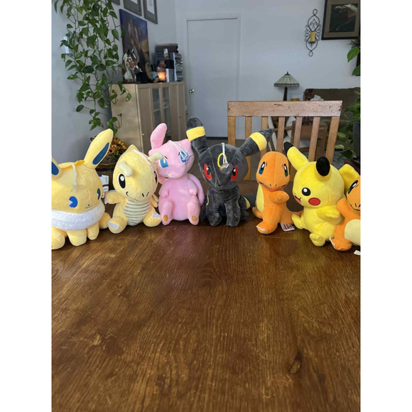 Pokémon Plush Lot Pikachu Charmander Dragonite Jolteon Mew Umbreon Banpresto UFO